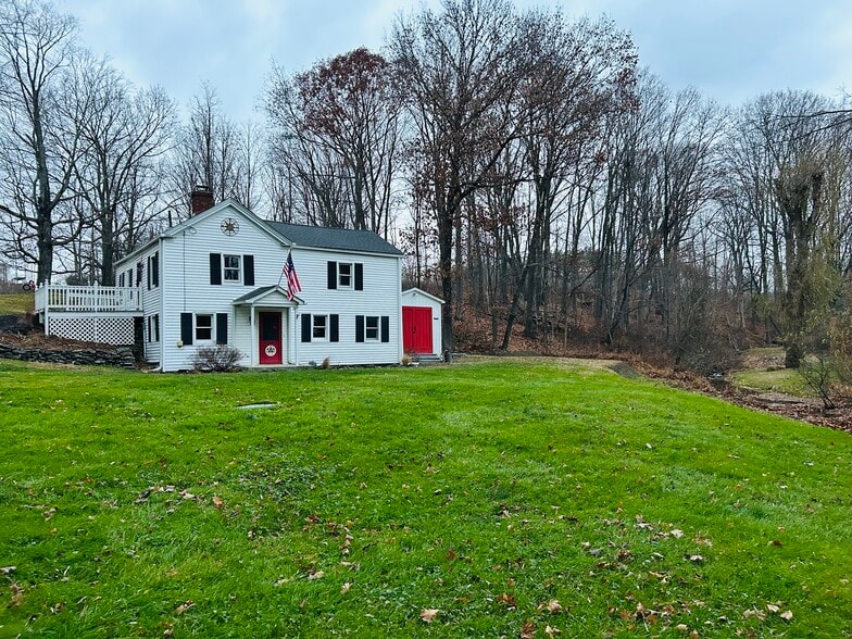 Building Photo - 303 Waterbury Hill Rd