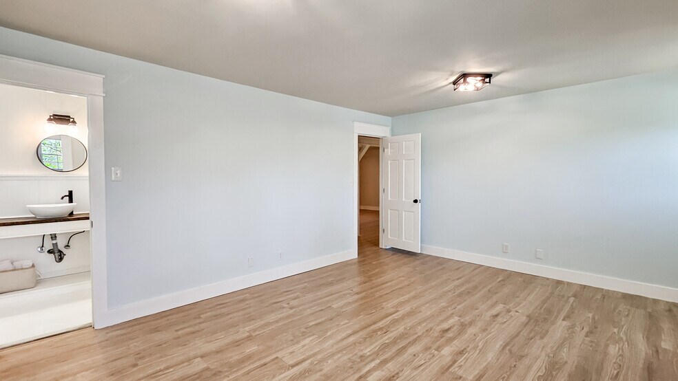 Building Photo - 4033 Lucerne Dr SE