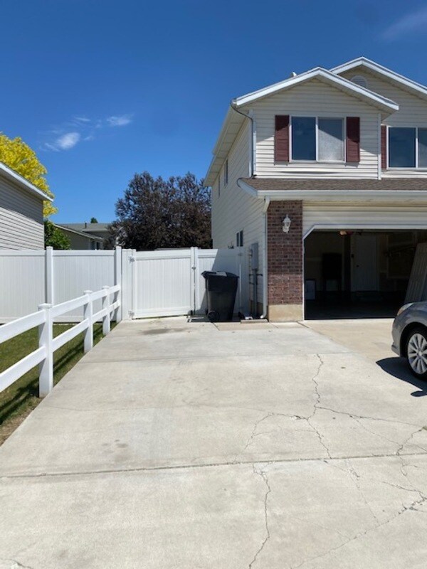Building Photo - 2022 N 850 W