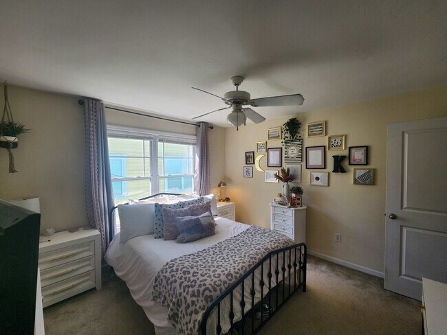 Building Photo - 165 Artisan Pl