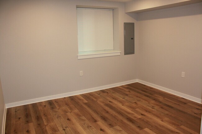 Building Photo - 407 Budd St