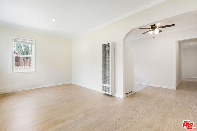 Building Photo - 1720 1/2 N Ave 45