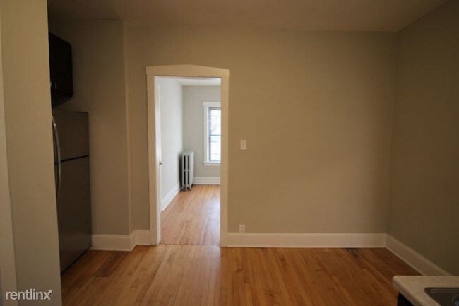 Building Photo - 4403 N La Crosse Ave