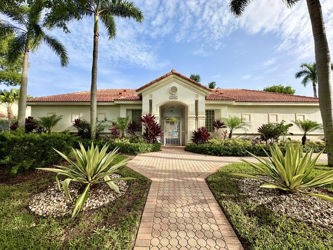 Building Photo - 6129 Heliconia Rd