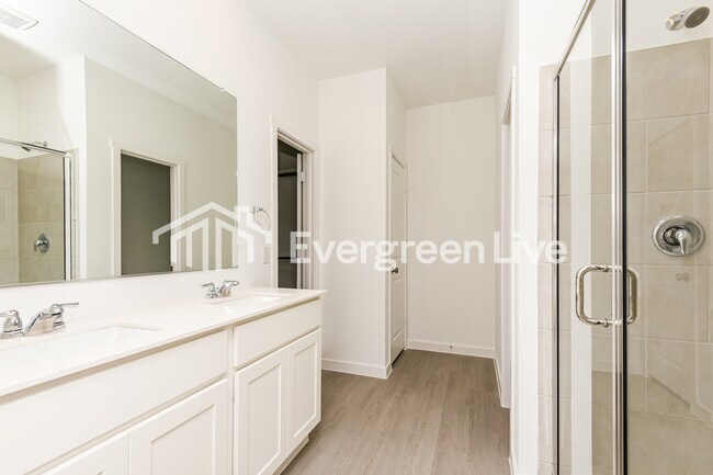 Building Photo - 1220 Dragon Wy