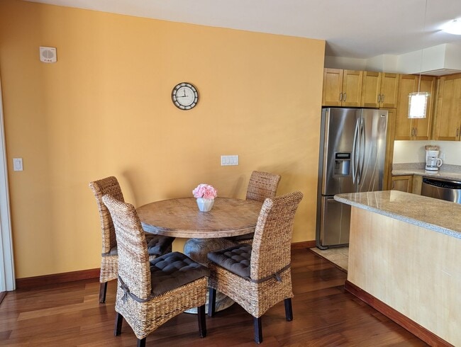 Building Photo - 1557