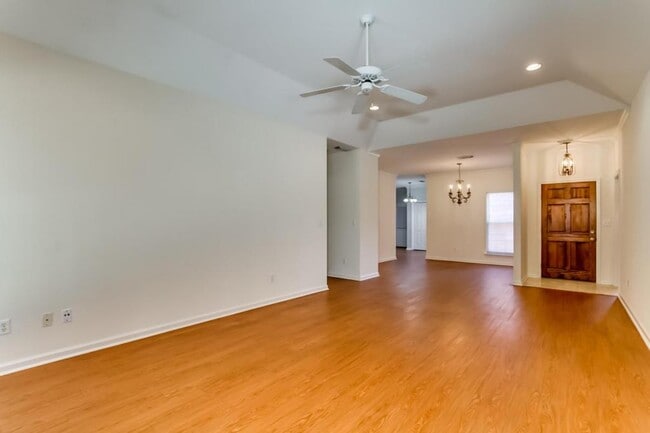 Building Photo - 2142 Fox Ridge Rd