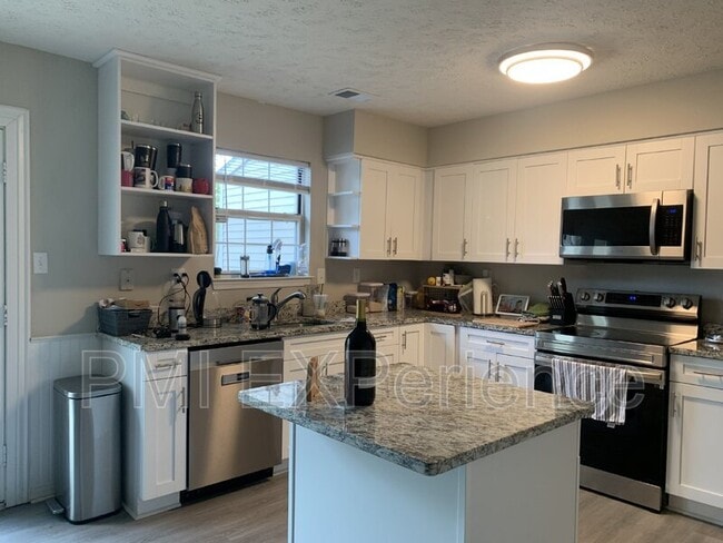 Building Photo - 6094 Red Squirrel Pl