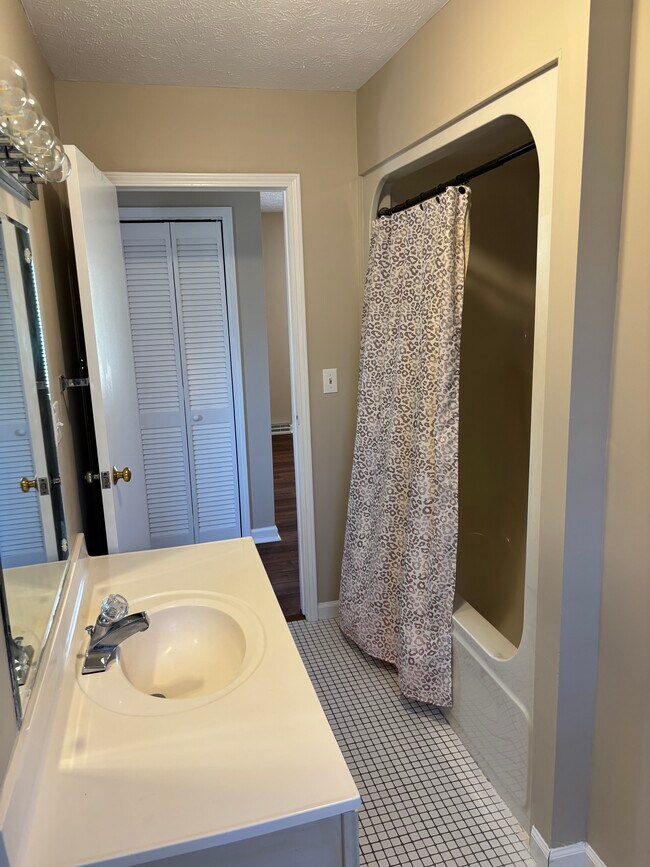 Building Photo - Highland