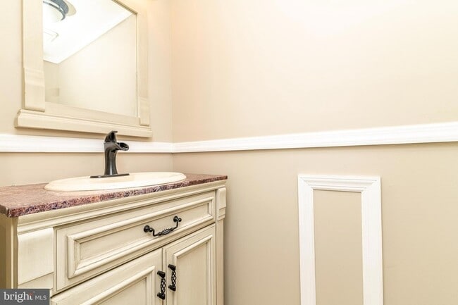 Building Photo - 251 Fir Tree Ct