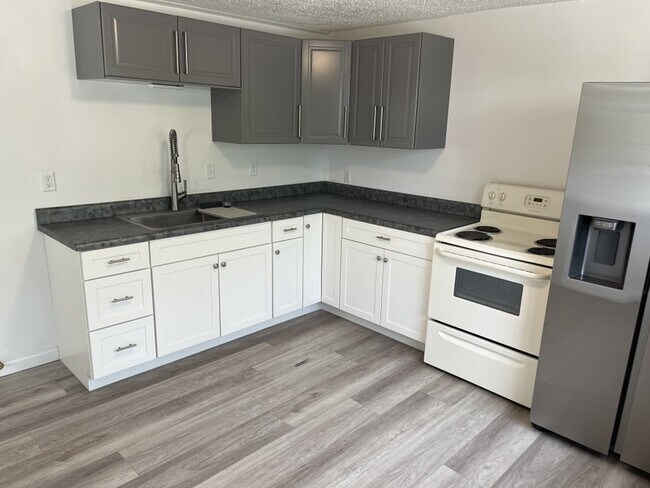 Building Photo - 980 S 50 W