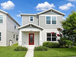 Building Photo - Welcome home to refined family living in this 3Bedrooms / 2.5Baths residence in Tohoqua!