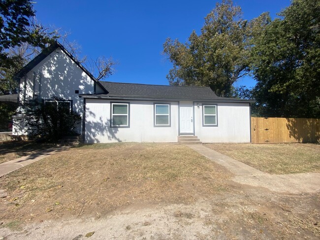 Primary Photo - 2 Bedroom 1 Bathroom Duplex