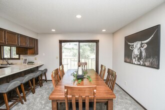 Building Photo - 4504 S Cliff Ave