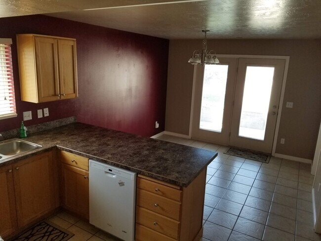 Building Photo - 550 Pheasant Ridge Dr