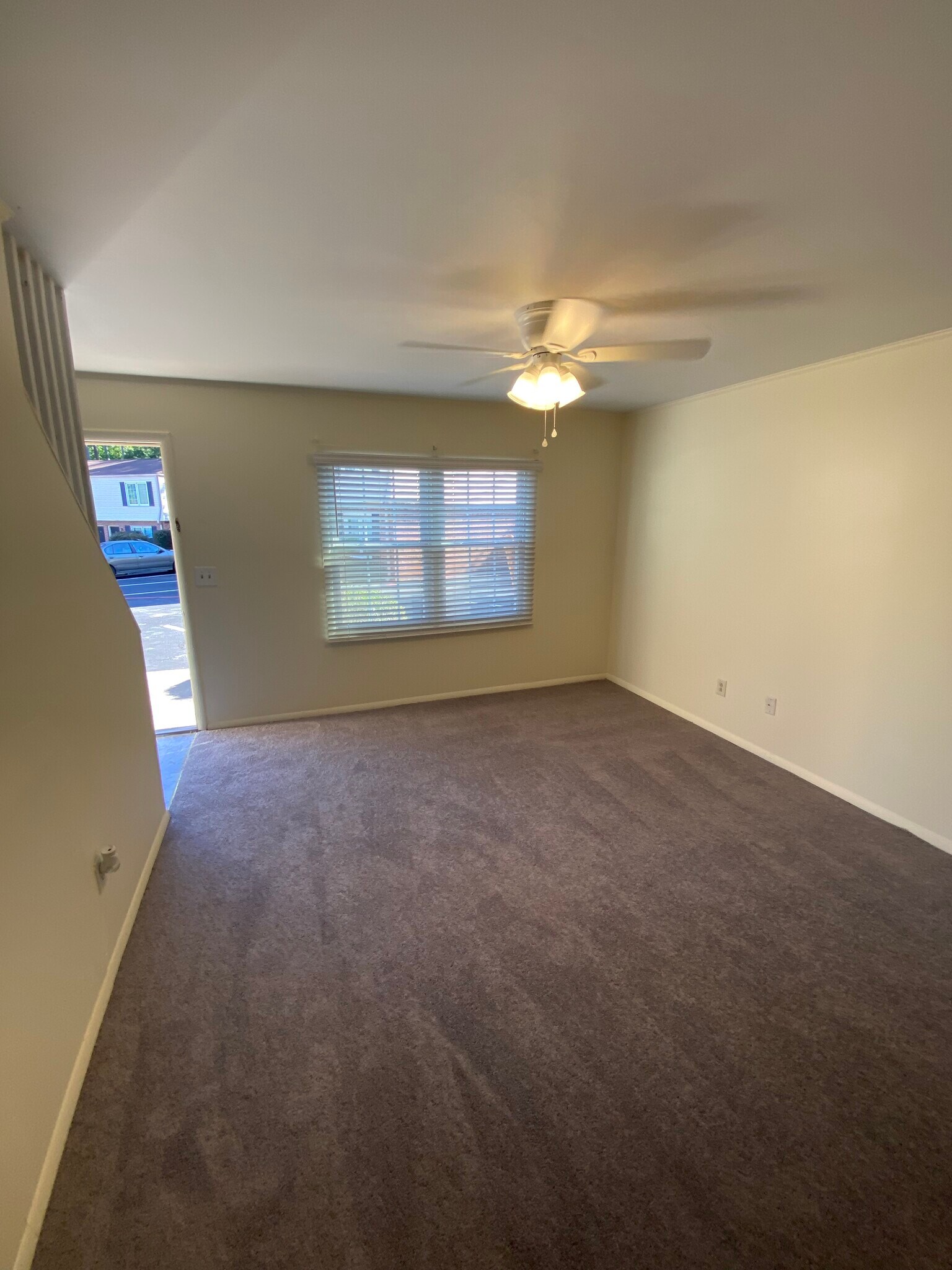 Living room - 806 College Ave