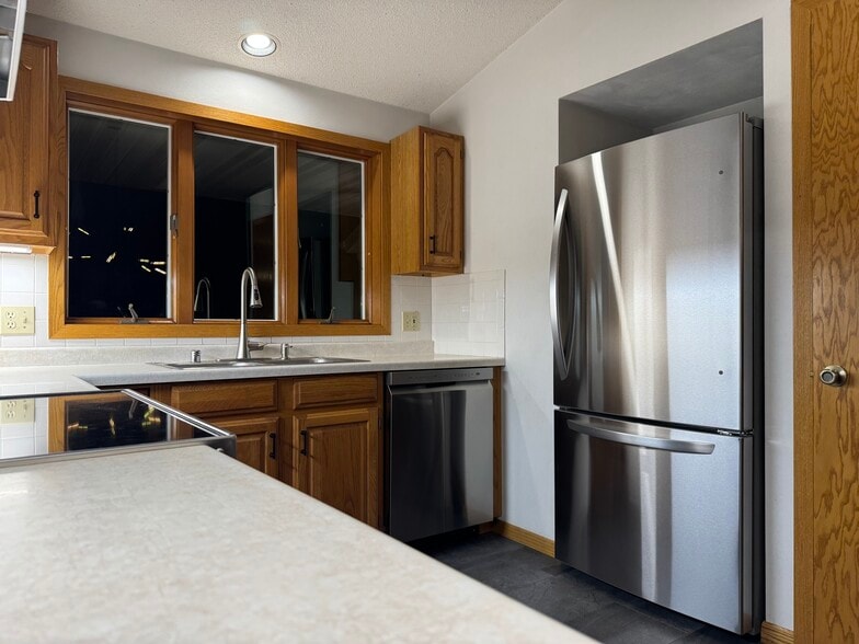 Building Photo - 2331 Skylark Drive