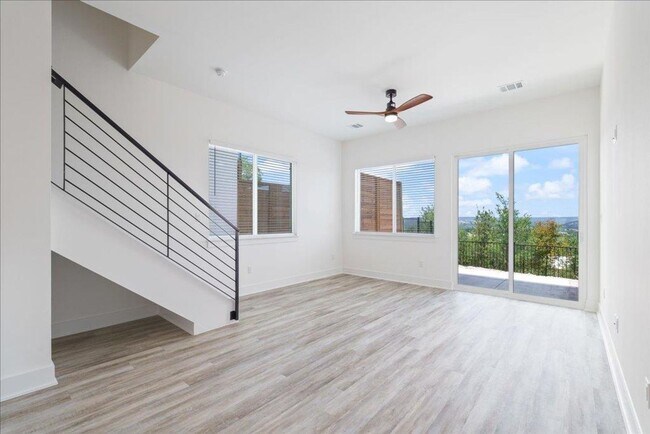 Building Photo - MIDTERM LEASE ACCEPTABLE!!
