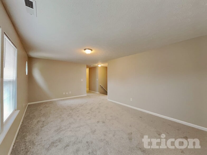 Building Photo - 1963 Central Park Blvd W