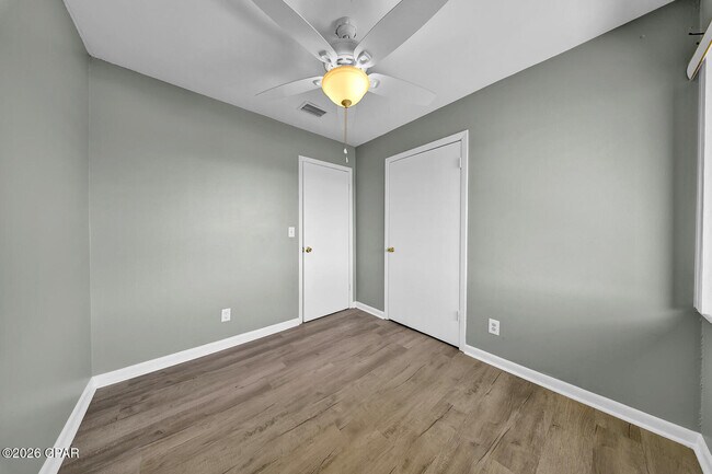 Building Photo - 922 Everitt Ave