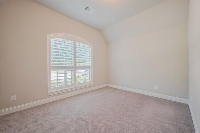 Building Photo - 6243 Garden Lakes Ln