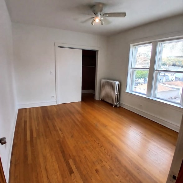 Building Photo - 5041 W Dickens Ave