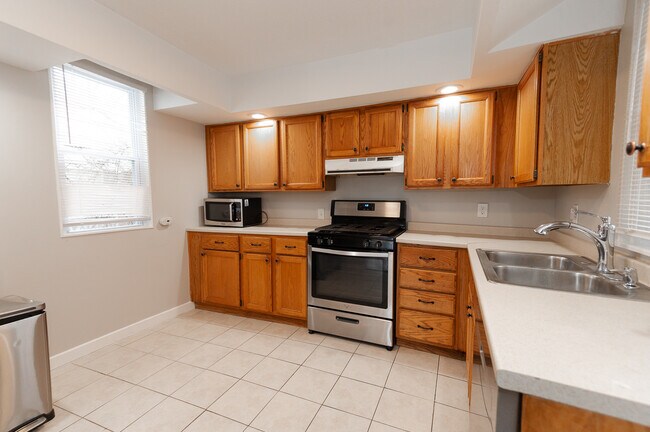 Building Photo - 223 E Pennview Ave