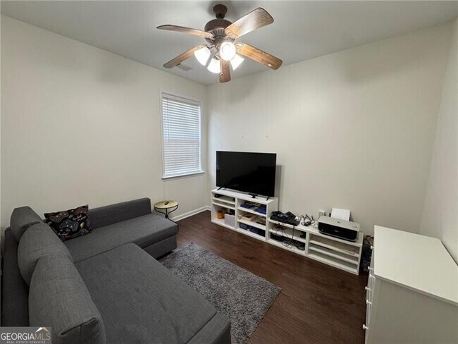 Building Photo - 524 King St