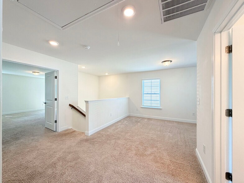 Building Photo - 563 Whitley Ridge Dr