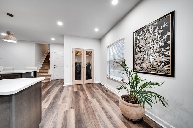 Building Photo - 118 River Chase