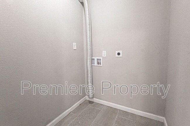 Building Photo - 5421 The Paseo