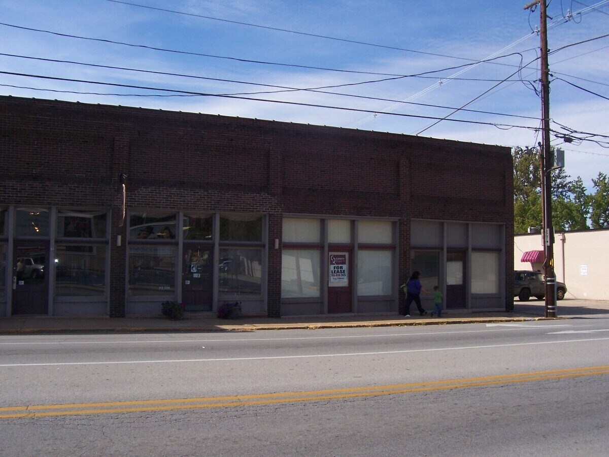 Building Photo - 210 N 9th St