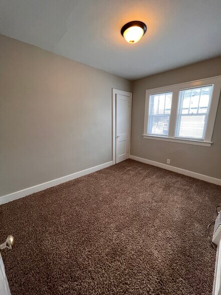 Building Photo - 1343 Houseman Ave NE
