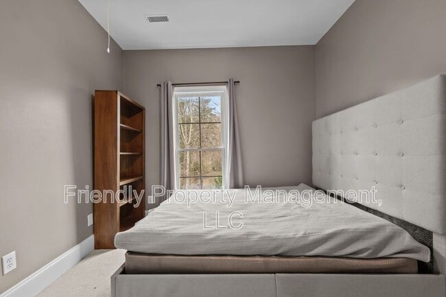 Building Photo - 812 Pisgah Church Rd