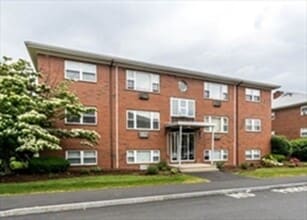 Building Photo - 32 Whitman Rd