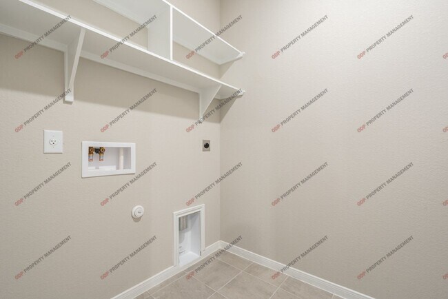 Building Photo - 1410 Shadow Hl Ln