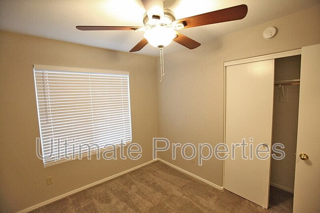 Building Photo - 7135 W Via De Luna Dr