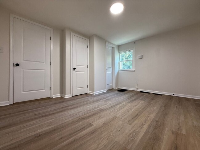 Building Photo - Remodeled 3BD/ 2Bath