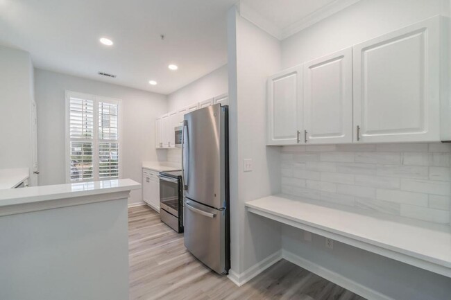 Building Photo - 130 River Landing Dr