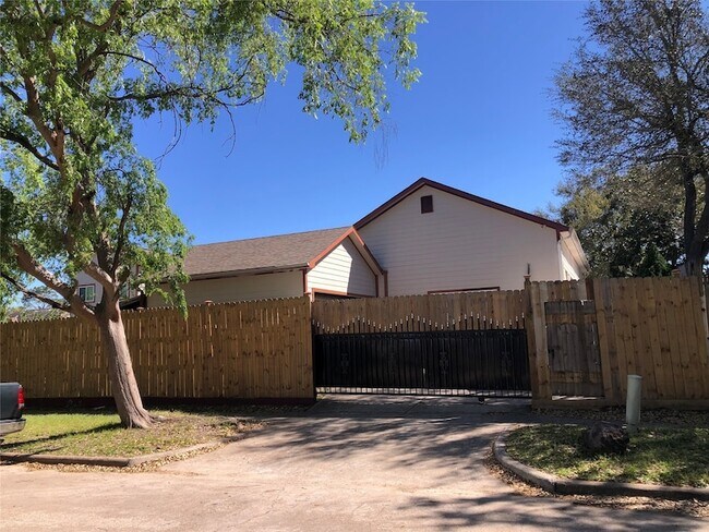 Building Photo - 7618 Del Glen Ln