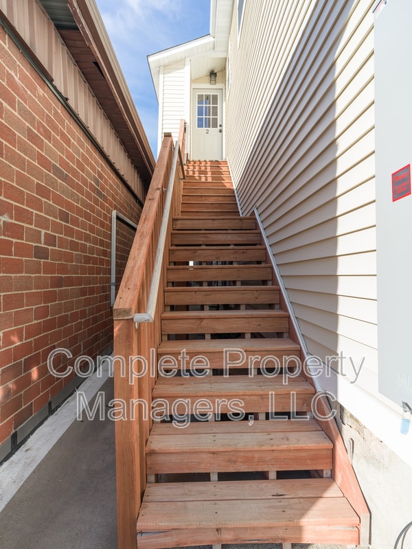 Building Photo - 103 Main St E