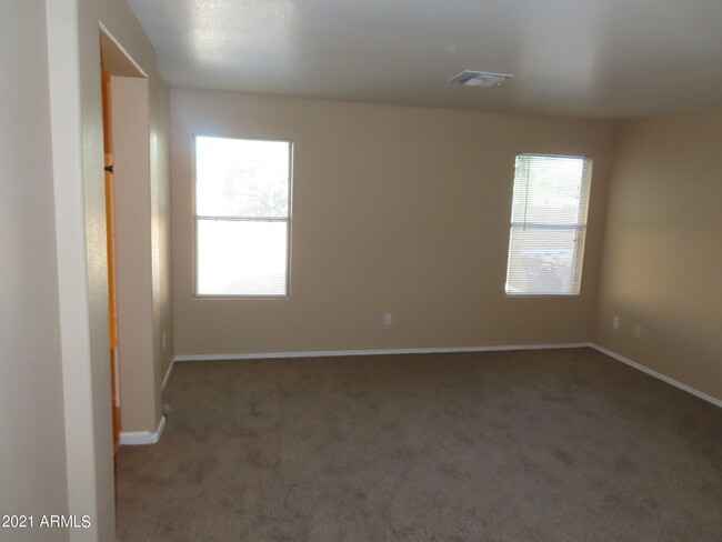 Building Photo - 33816 N Cherry Creek Rd