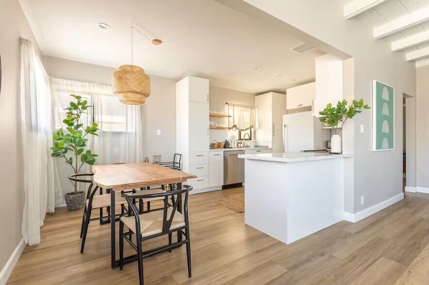 Building Photo - 326 Rosecrans Ave