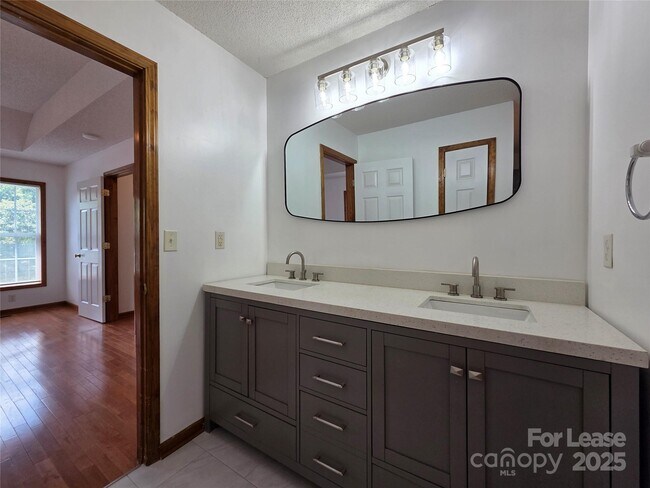 Building Photo - 4641 Hickory Grove Rd