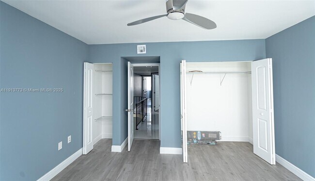 Building Photo - 1070 W 43rd Pl