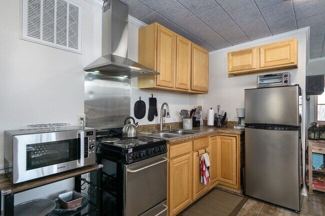 Building Photo - Montreat Rental-Lower Level Apartment! **Utilites included!