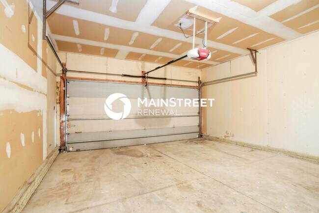 Building Photo - 3 Bedroom Pet-Friendly Home in Columbus, OH with Main Street Renewal