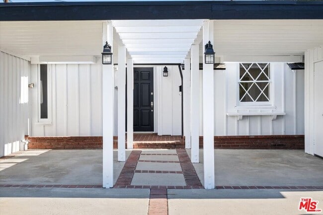 Building Photo - 12848 Tiara St