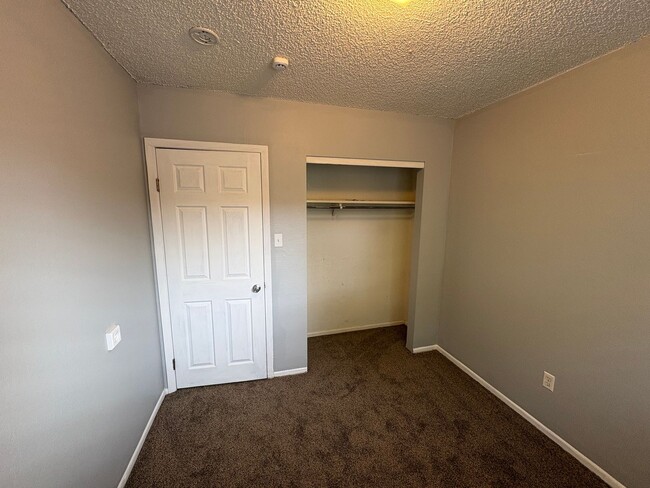 Building Photo - 405 Loma Linda Dr