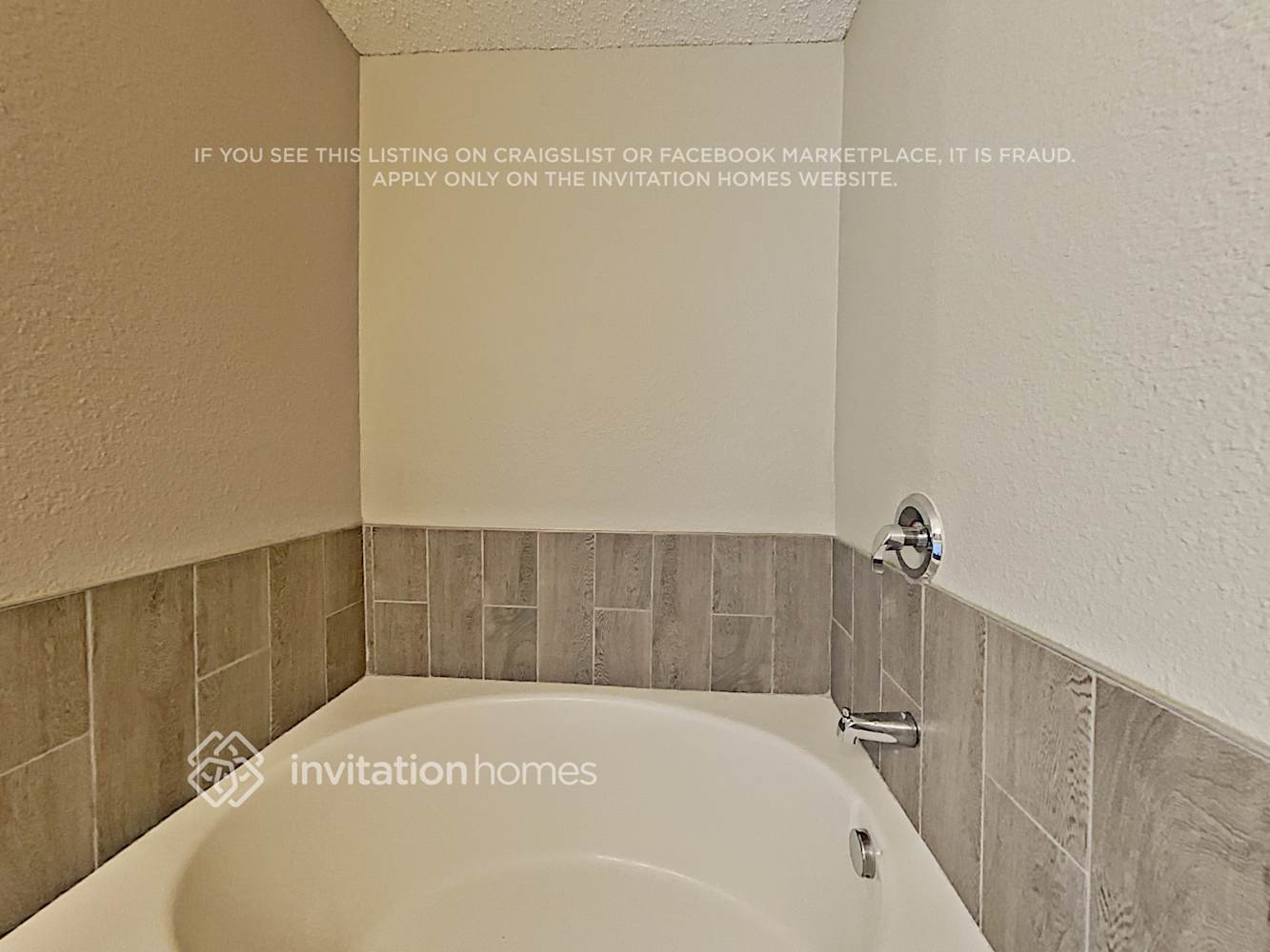 Building Photo - 2440 Rolling Ridge Dr